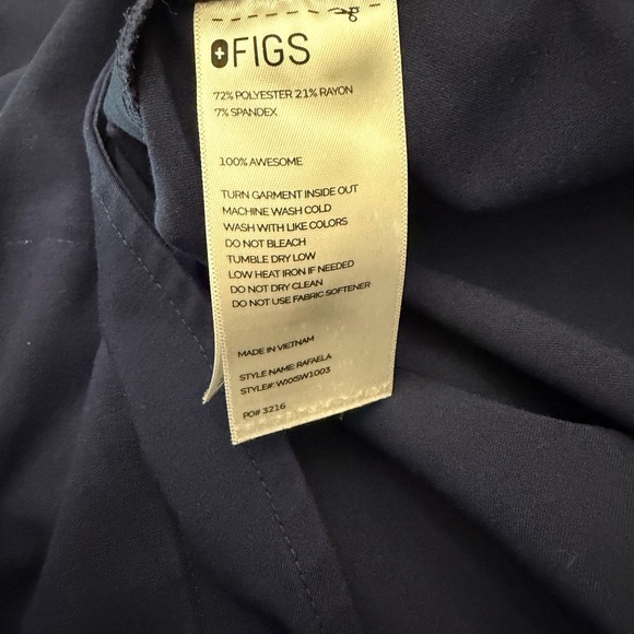 Figs Rafaela Oversized Scrub Top - Picture 4 of 6